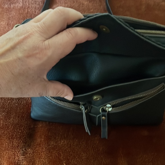 🧡 3 for $20 Black cross body Purse - Picture 3 of 5